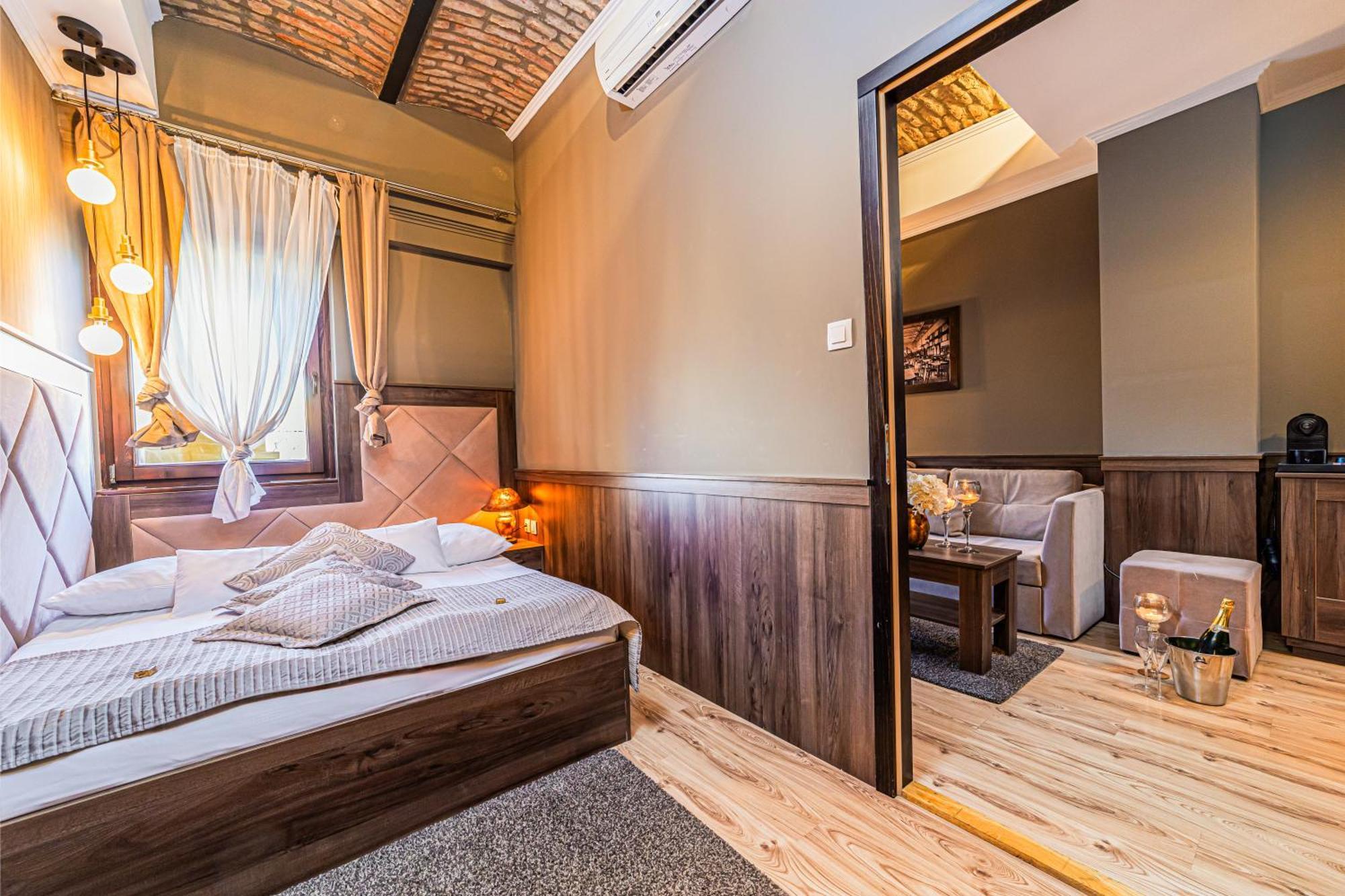 Hotel Komlo Gyula