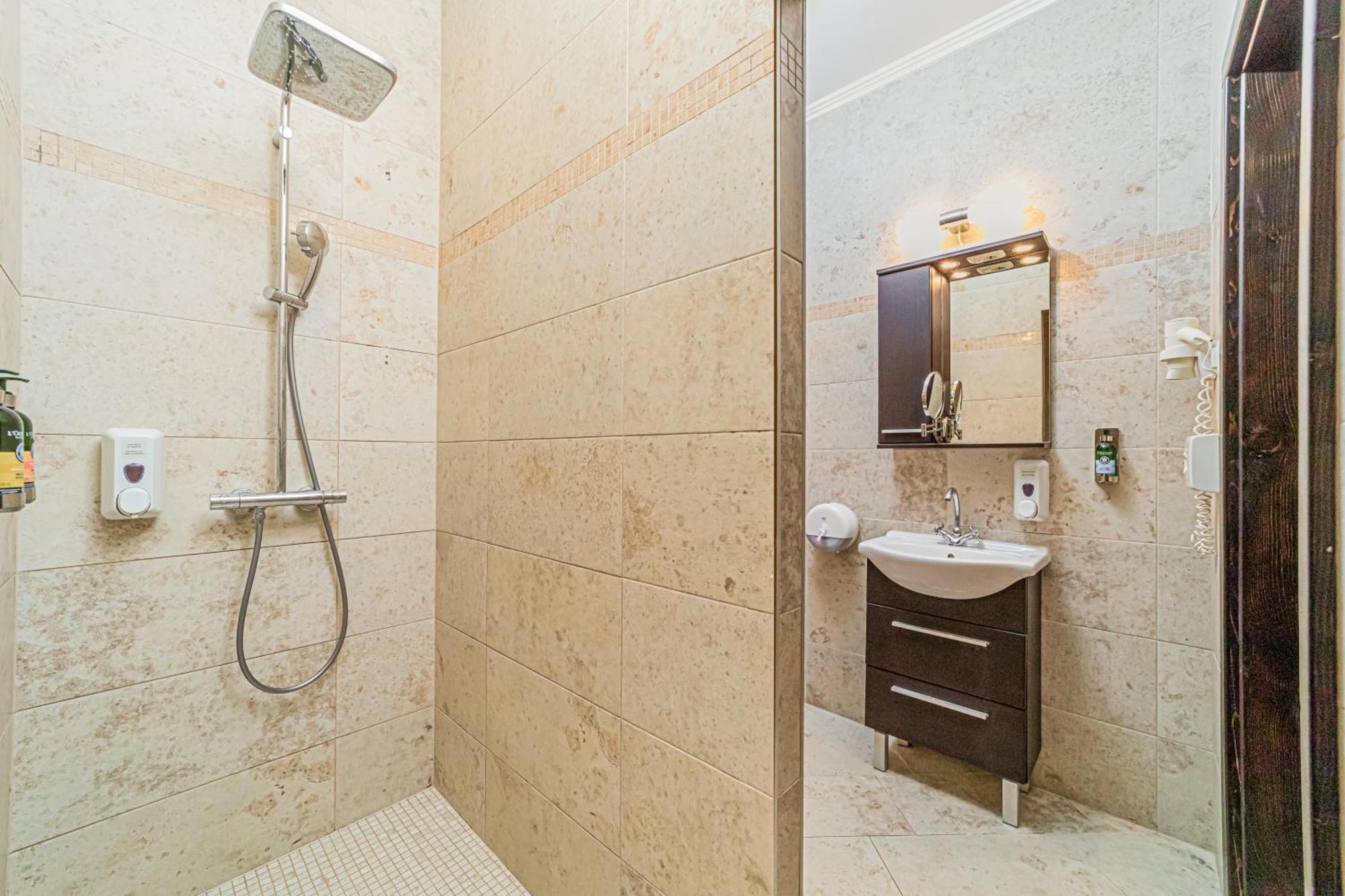 Hotel Komlo Gyula